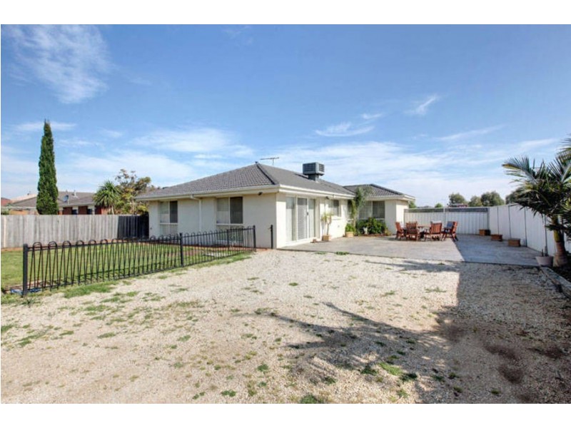 1 Honeysuckle Avenue, Hillside VIC 3037