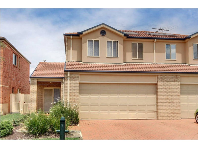 7 Amberlea Circuit, Taylors Hill VIC 3037
