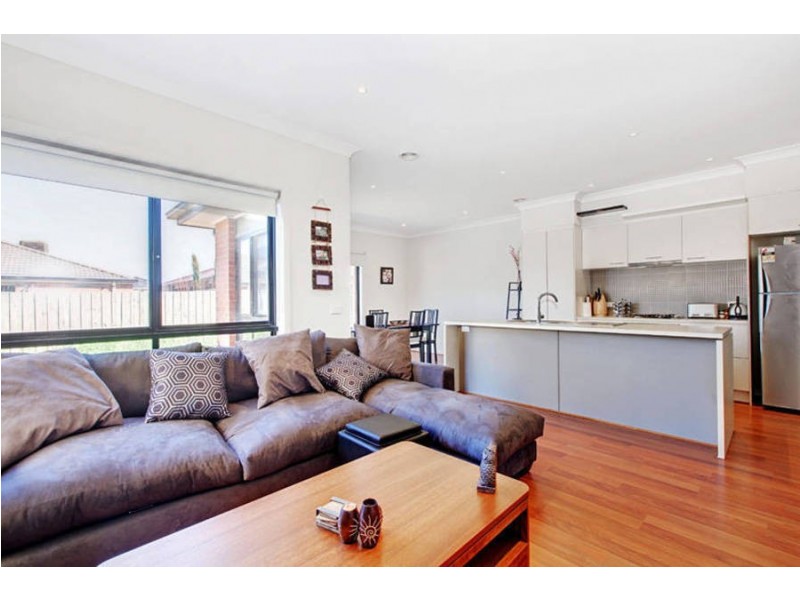 15 Eloura Circuit, Taylors Hill VIC 3037