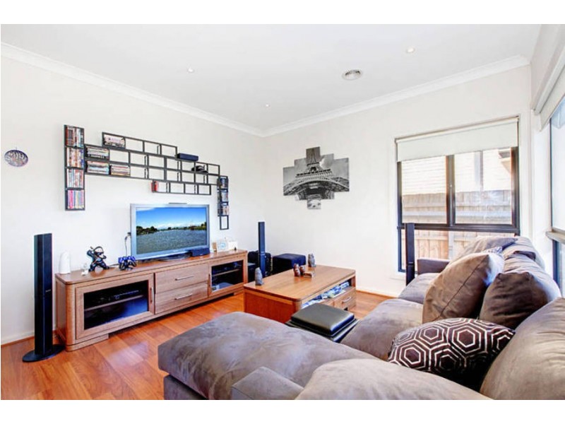 15 Eloura Circuit, Taylors Hill VIC 3037