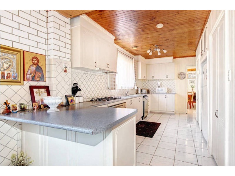 2 Thornhill Drive, Keilor Downs VIC 3038