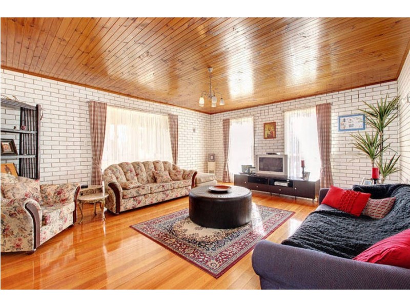 2 Thornhill Drive, Keilor Downs VIC 3038