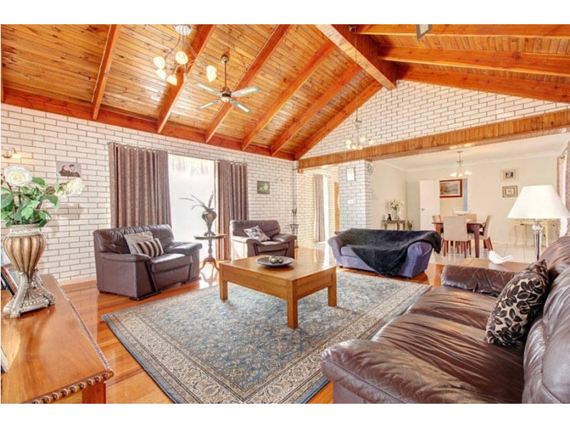 2 Thornhill Drive, Keilor Downs VIC 3038