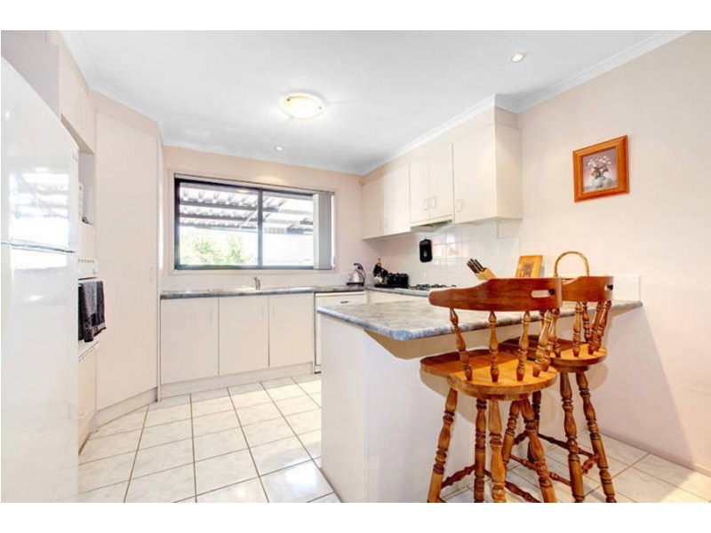 10 Albany Court, Taylors Lakes VIC 3038