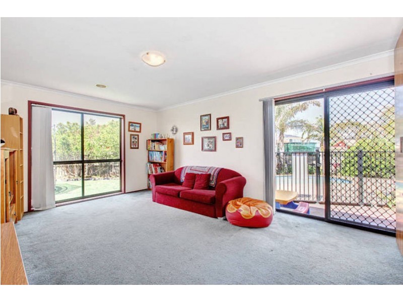 10 Albany Court, Taylors Lakes VIC 3038