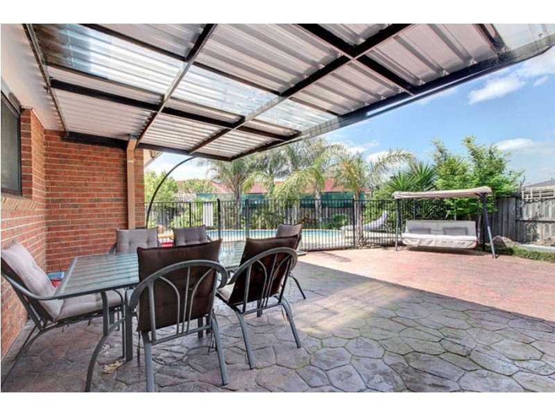 10 Albany Court, Taylors Lakes VIC 3038