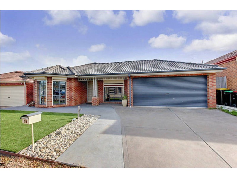 16 Olsen Retreat, Caroline Springs VIC 3023