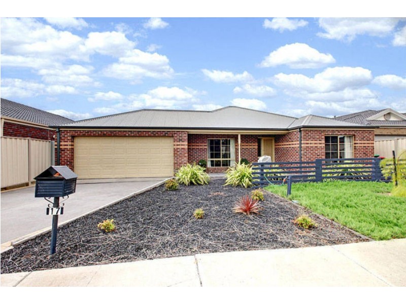 17 Carisbrook Court, Taylors Hill VIC 3037