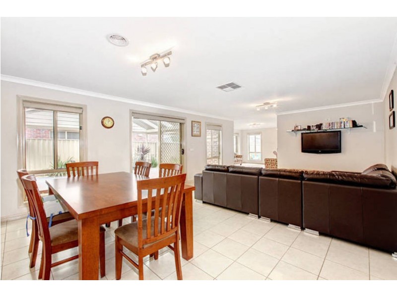 17 Carisbrook Court, Taylors Hill VIC 3037