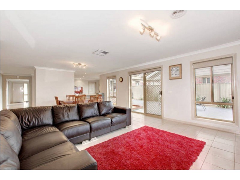 17 Carisbrook Court, Taylors Hill VIC 3037