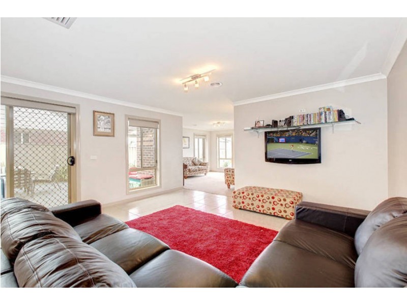 17 Carisbrook Court, Taylors Hill VIC 3037