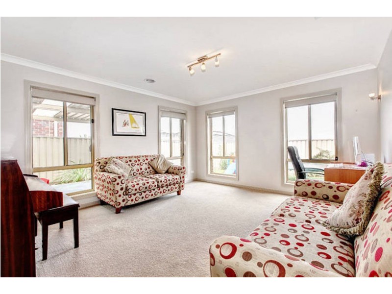 17 Carisbrook Court, Taylors Hill VIC 3037