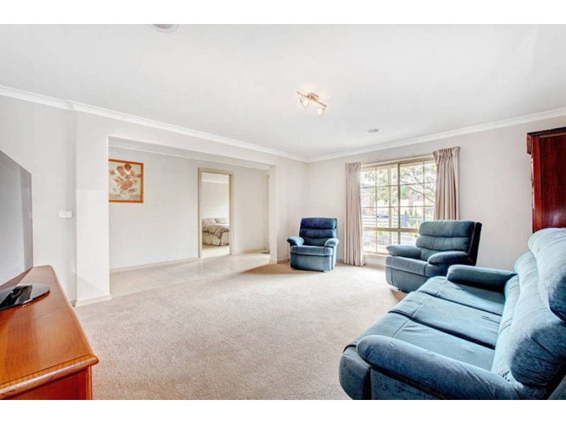 17 Carisbrook Court, Taylors Hill VIC 3037