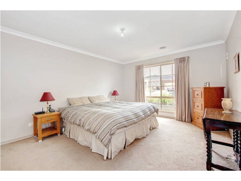 17 Carisbrook Court, Taylors Hill VIC 3037