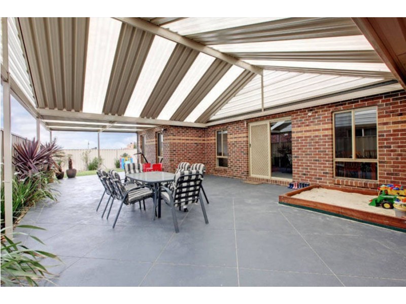 17 Carisbrook Court, Taylors Hill VIC 3037