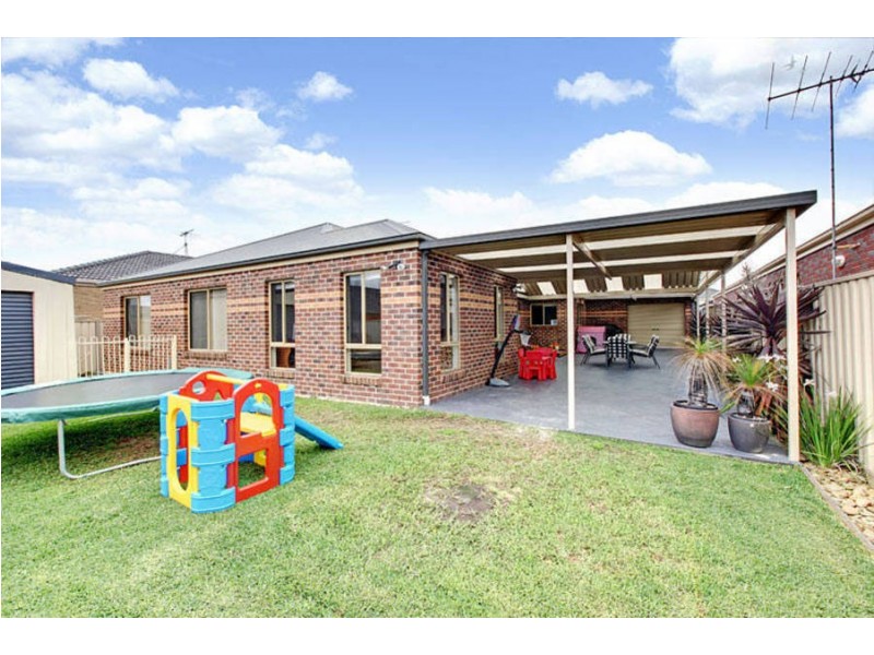 17 Carisbrook Court, Taylors Hill VIC 3037