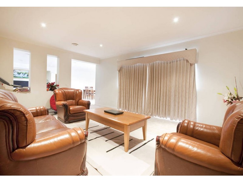 42 Kanmore Crescent, Hillside VIC 3037