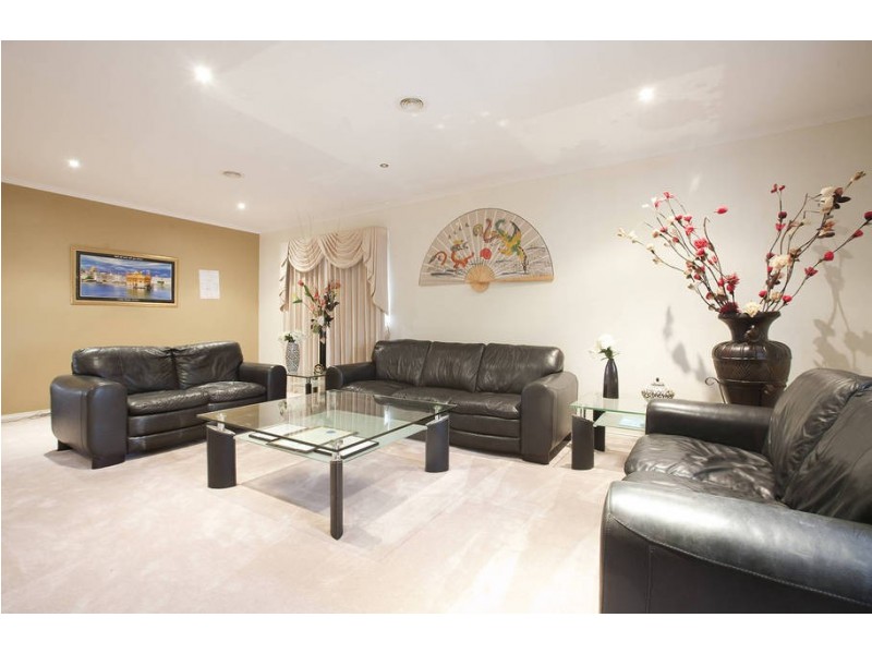 42 Kanmore Crescent, Hillside VIC 3037