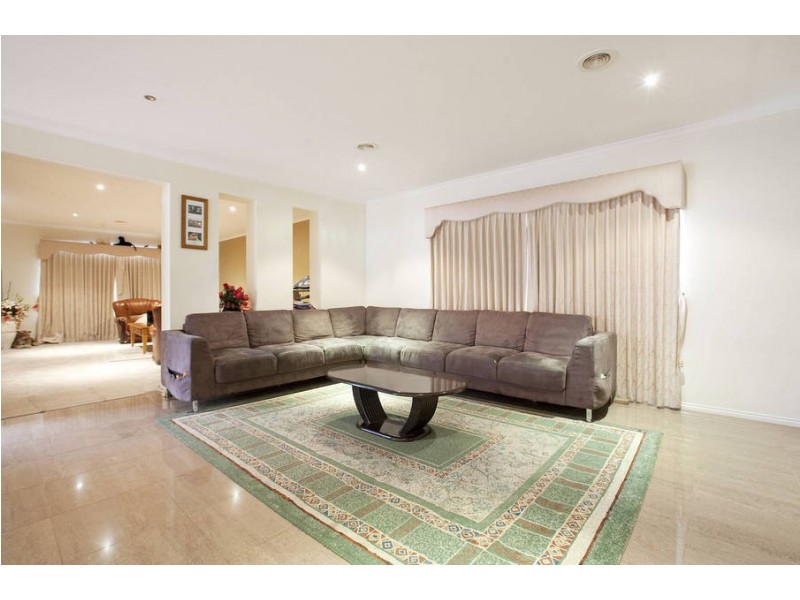 42 Kanmore Crescent, Hillside VIC 3037