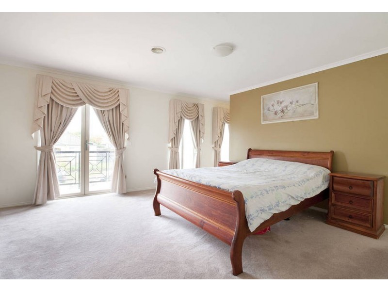 42 Kanmore Crescent, Hillside VIC 3037