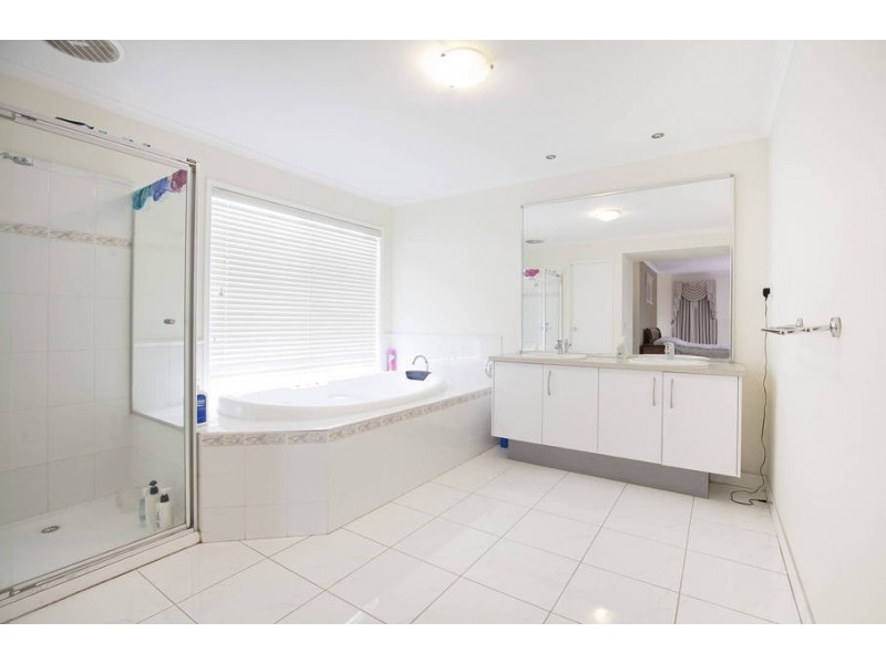 42 Kanmore Crescent, Hillside VIC 3037