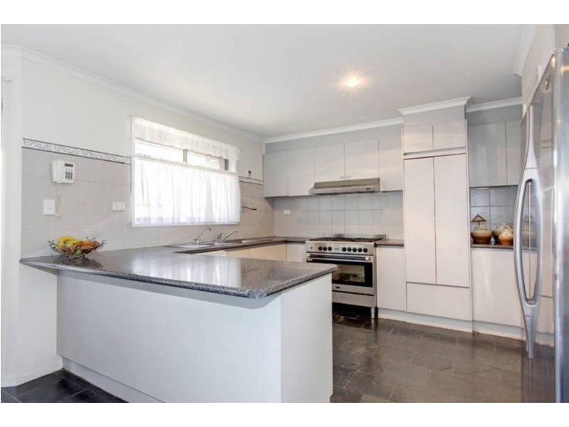 16 Royal Crescent, Hillside VIC 3037