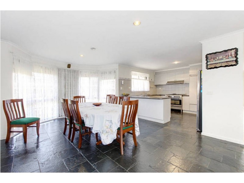 16 Royal Crescent, Hillside VIC 3037