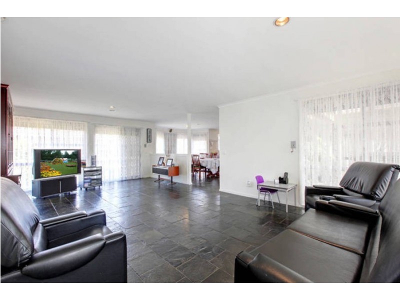 16 Royal Crescent, Hillside VIC 3037