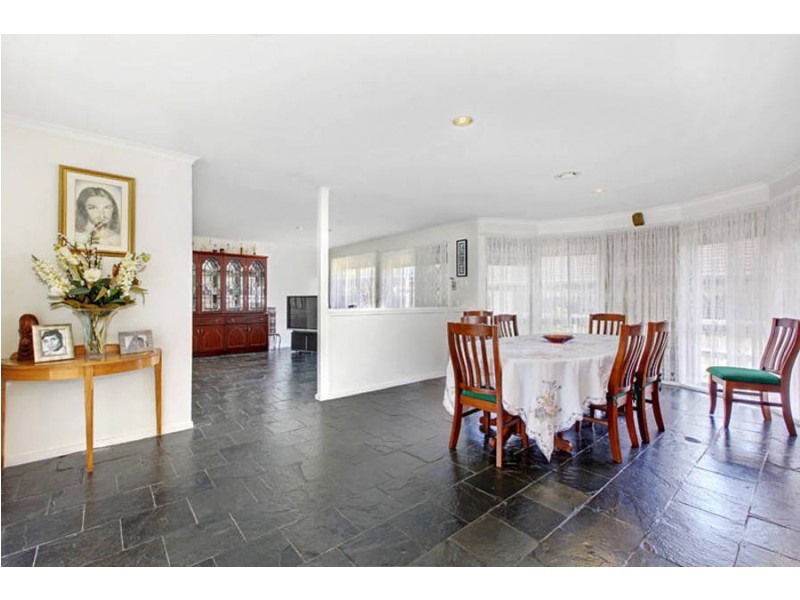 16 Royal Crescent, Hillside VIC 3037