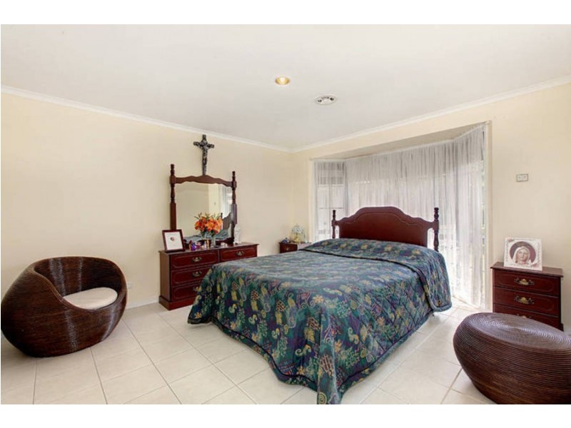 16 Royal Crescent, Hillside VIC 3037