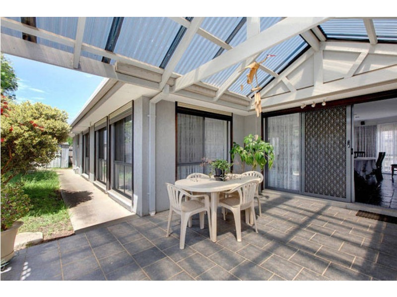 16 Royal Crescent, Hillside VIC 3037