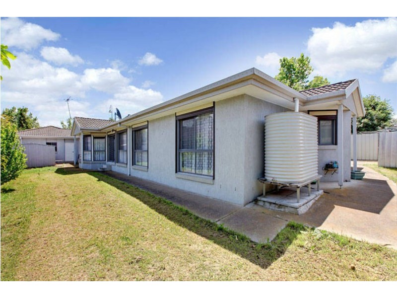 16 Royal Crescent, Hillside VIC 3037