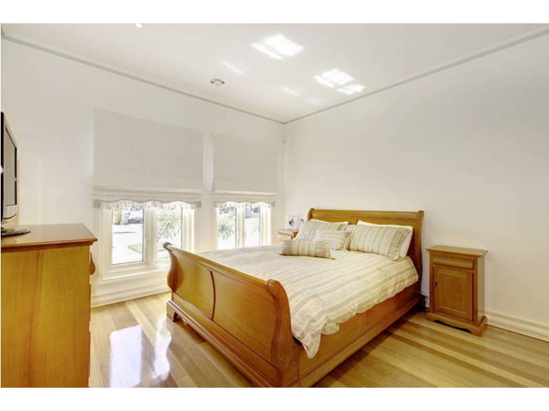 5 Silverdene Avenue, Sydenham VIC 3037