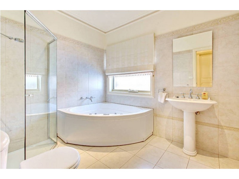 5 Silverdene Avenue, Sydenham VIC 3037