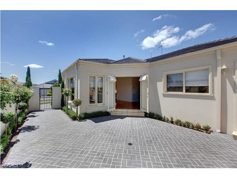 5 Silverdene Avenue, Sydenham VIC 3037