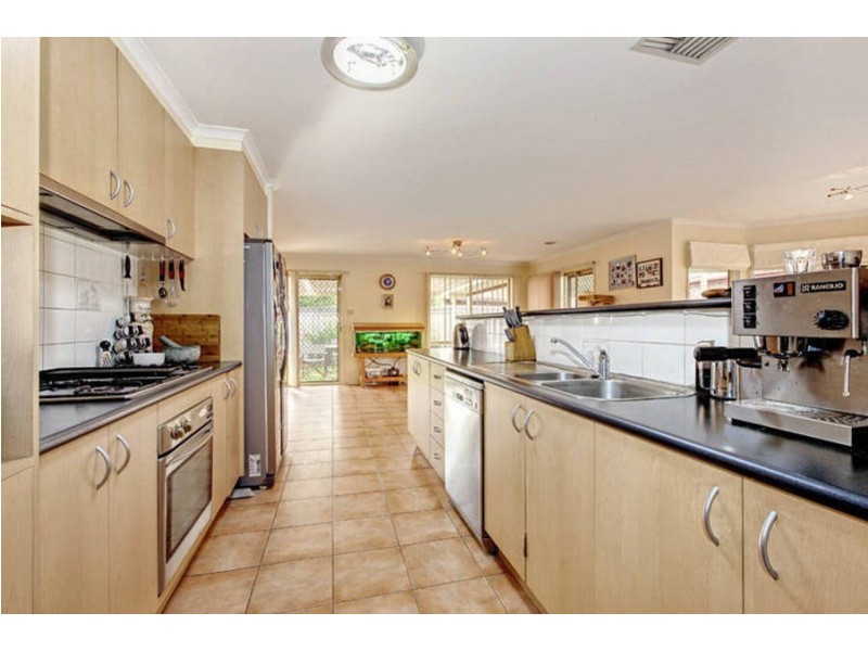 3 Mitta Place, Taylors Hill VIC 3037