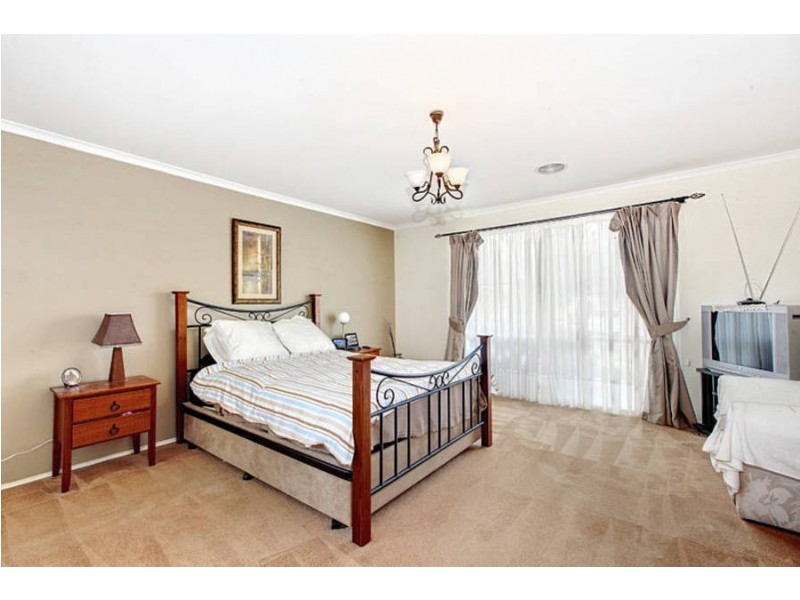 3 Mitta Place, Taylors Hill VIC 3037