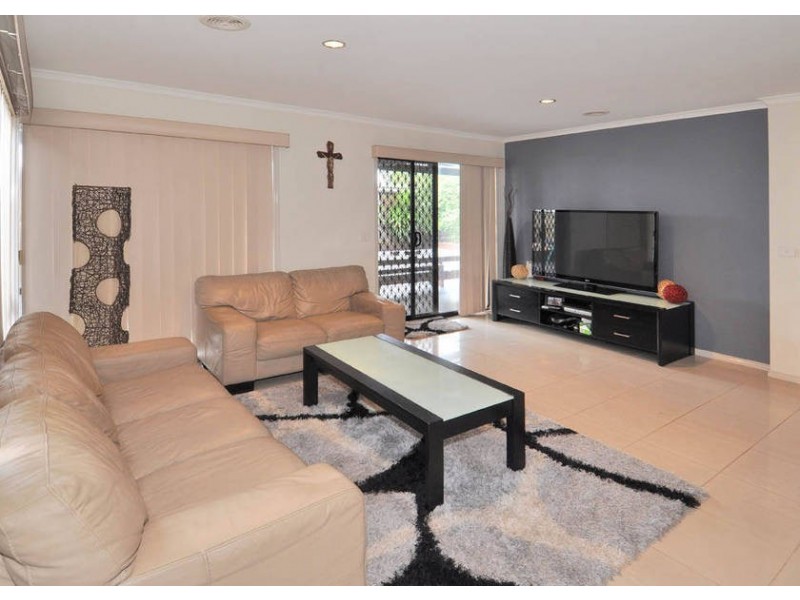 24 Willowood Court, Taylors Hill VIC 3037