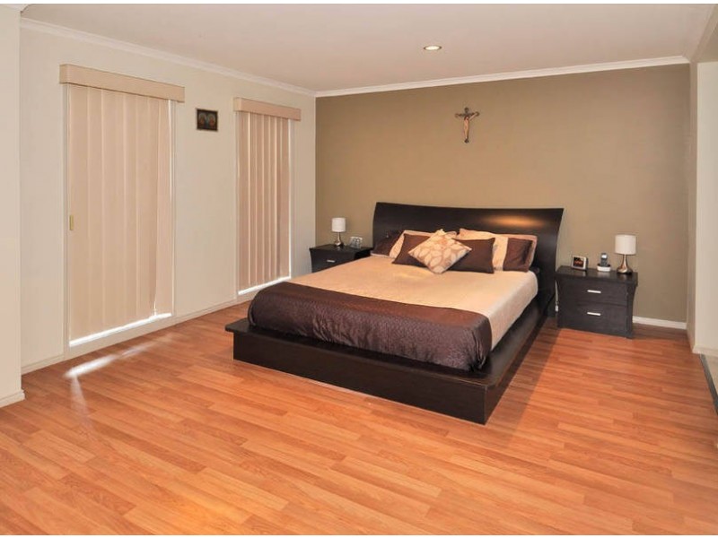 24 Willowood Court, Taylors Hill VIC 3037