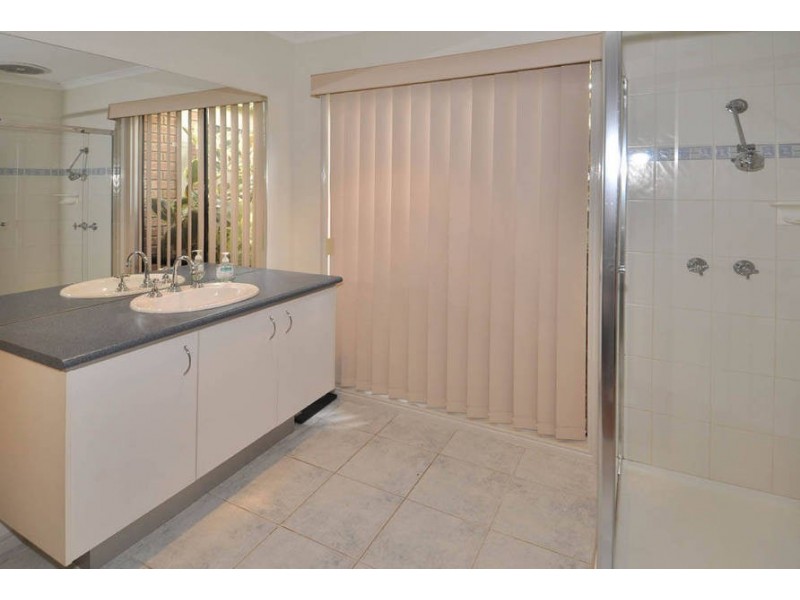 24 Willowood Court, Taylors Hill VIC 3037