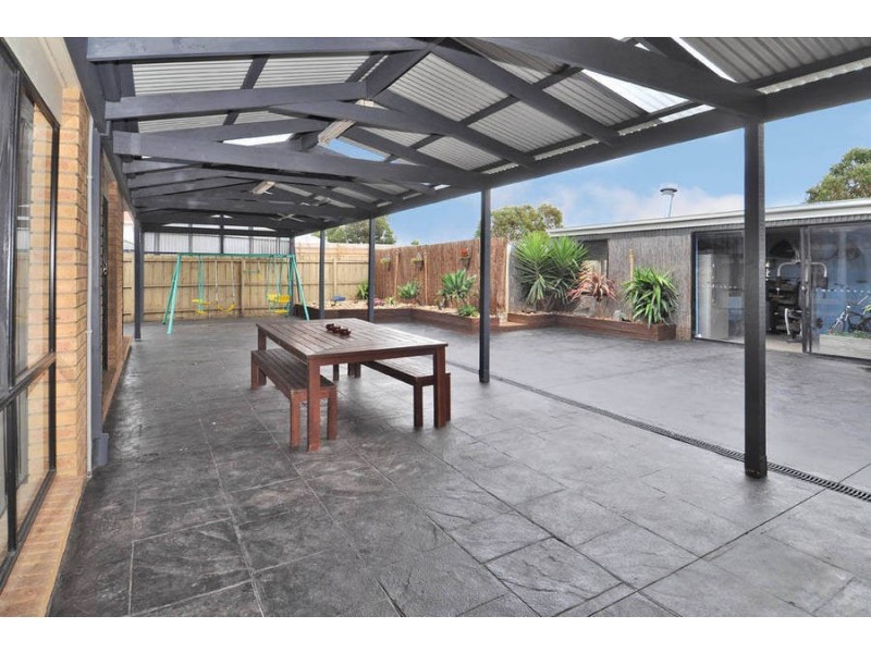 24 Willowood Court, Taylors Hill VIC 3037