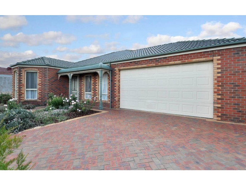 22 Tudor Rose Crescent, Sydenham VIC 3037