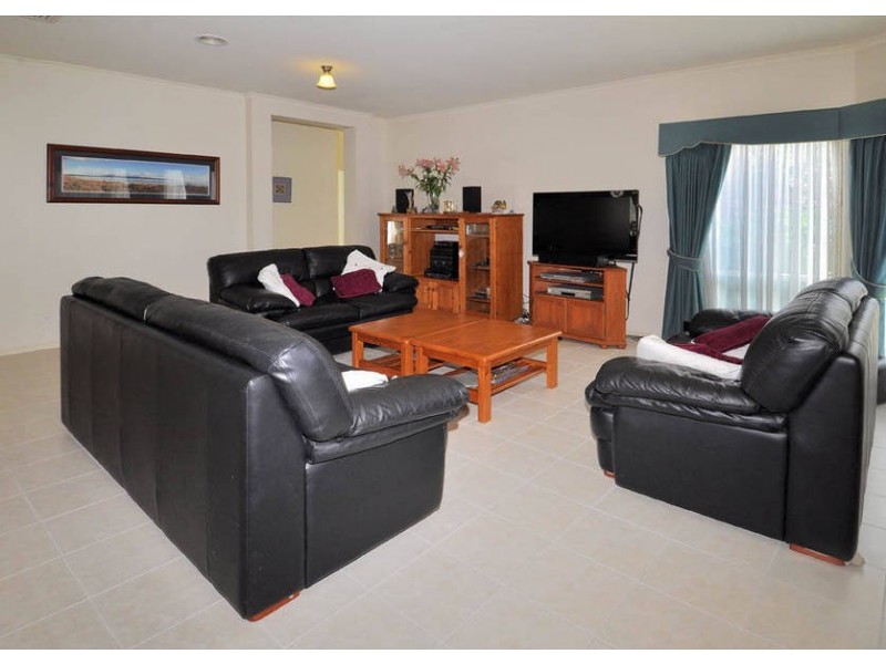 22 Tudor Rose Crescent, Sydenham VIC 3037