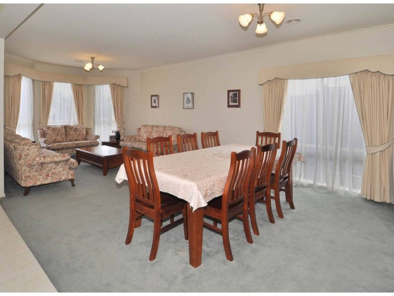 22 Tudor Rose Crescent, Sydenham VIC 3037