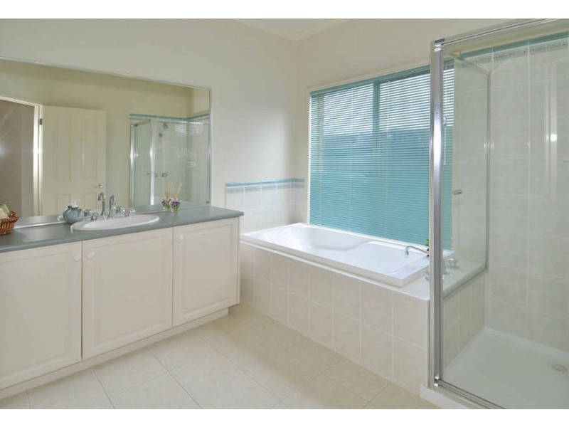 22 Tudor Rose Crescent, Sydenham VIC 3037