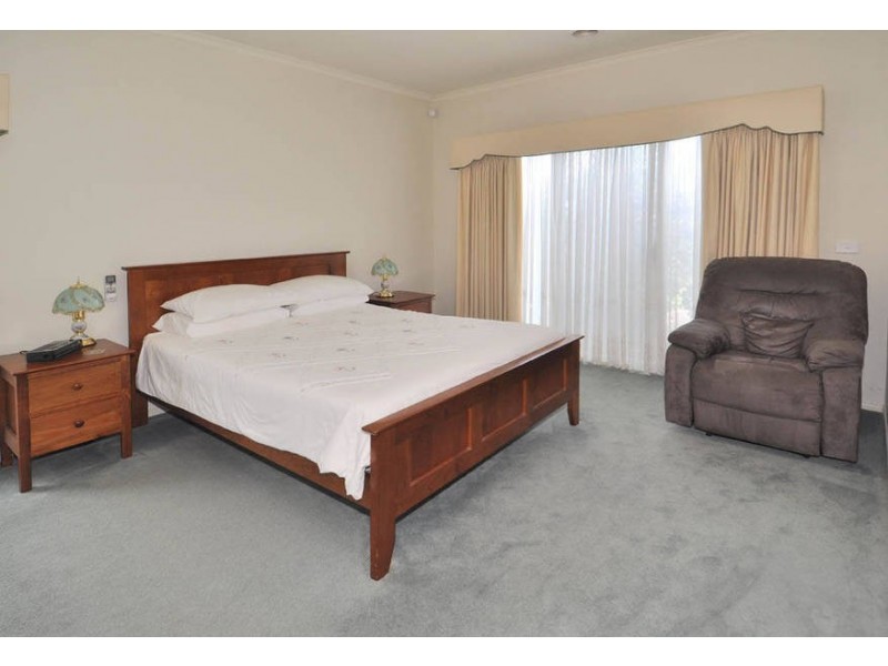 22 Tudor Rose Crescent, Sydenham VIC 3037