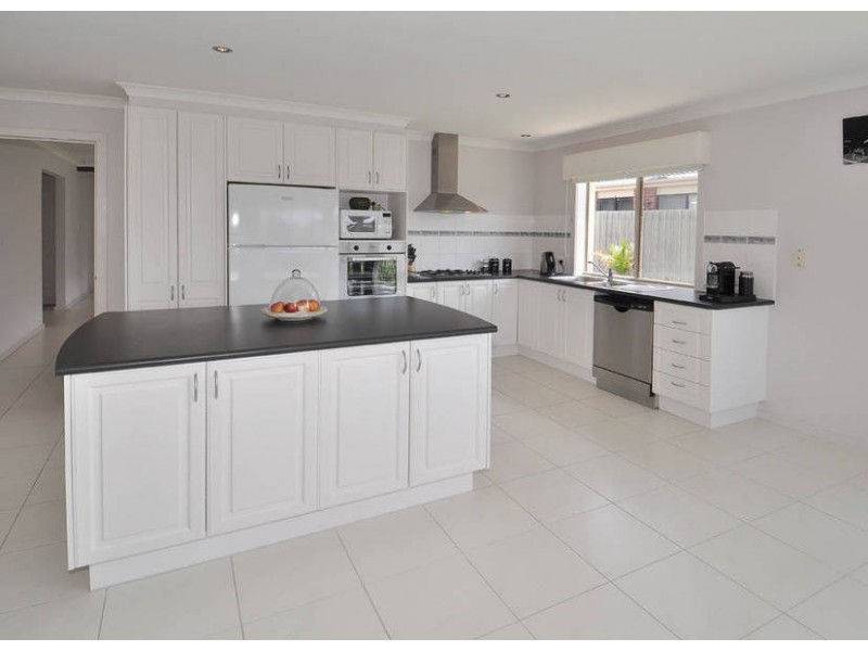 63 Jacaranda Drive, Taylors Hill VIC 3037