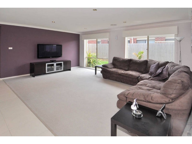 63 Jacaranda Drive, Taylors Hill VIC 3037