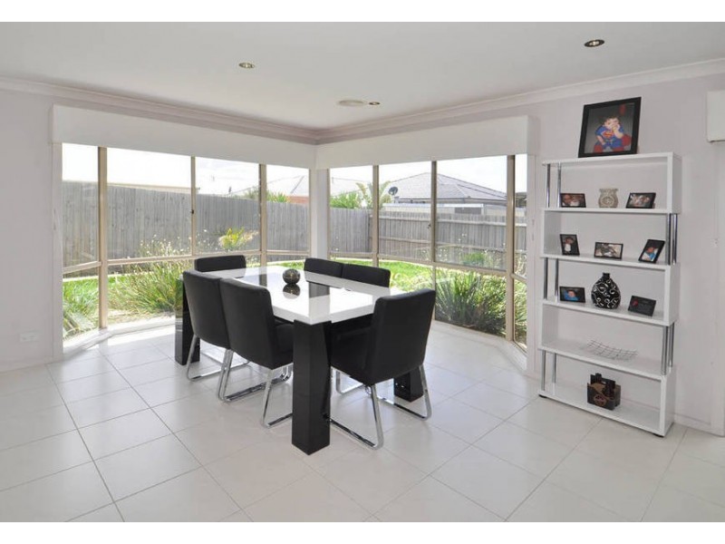 63 Jacaranda Drive, Taylors Hill VIC 3037