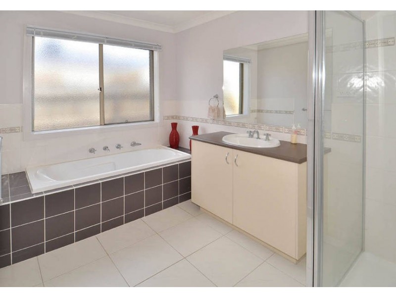 63 Jacaranda Drive, Taylors Hill VIC 3037